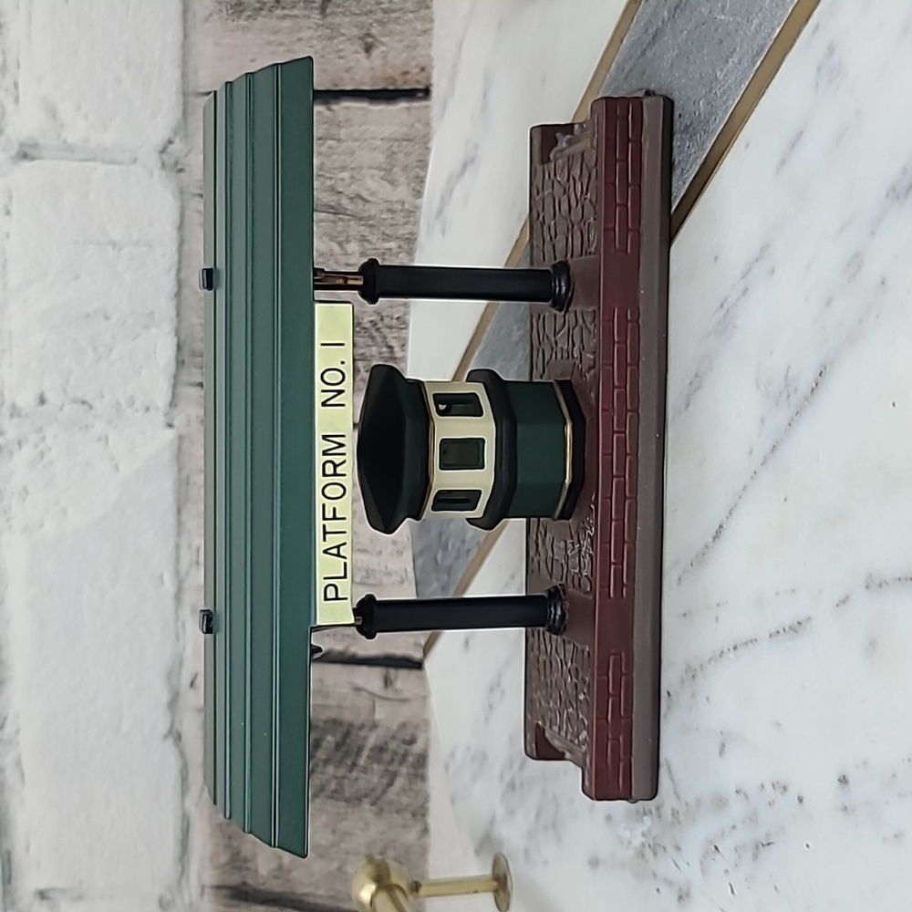 Department 56 Vintage Heritage Village Collection "Victoria Stn. Train Platform"